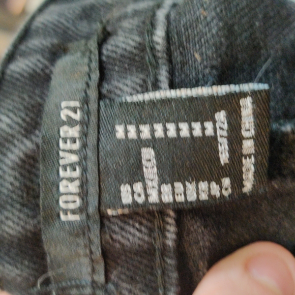 Forever 21 M Black Distressed Denim Skirt - Picture 4 of 4